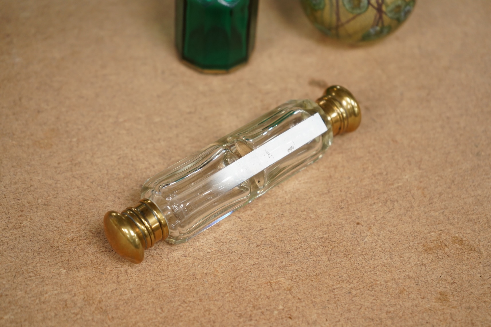 A 19th century double ended scent bottle, a green glass example and an Isle of Wight glass example, largest 9.5cm high